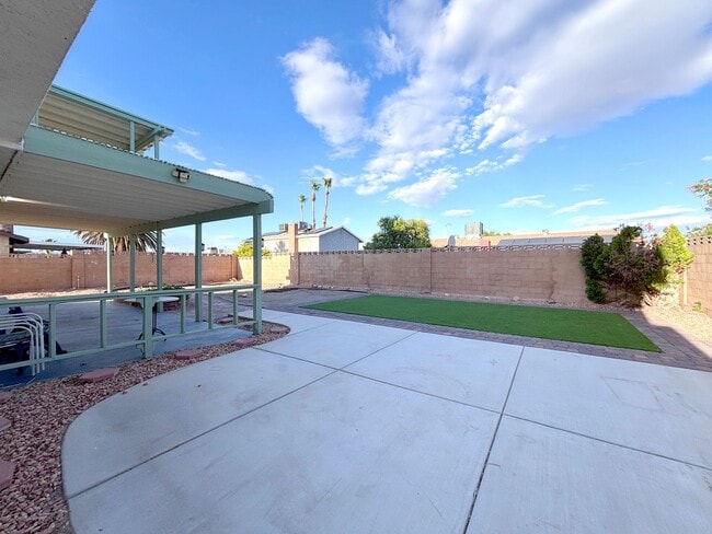 Photo - 4 Bedroom Home located Near Alta and the 95 Freeway in Mature Neighborhood with no HOA. HOME HAS ...