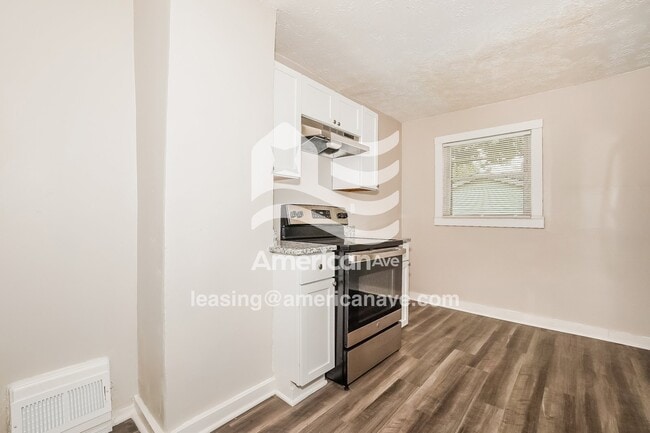 Photo - 128 Hollinger Ave