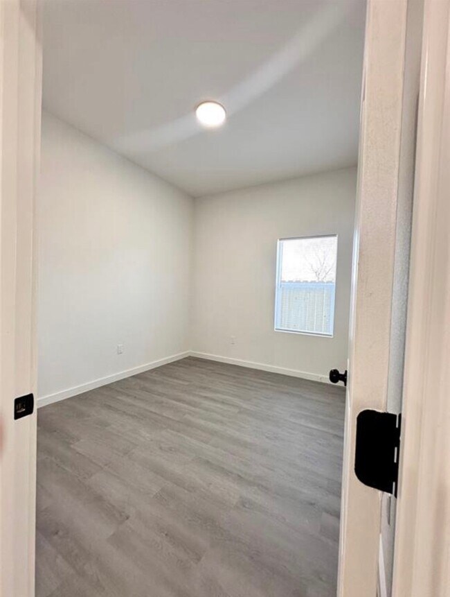 Photo - 328 Clearwater St