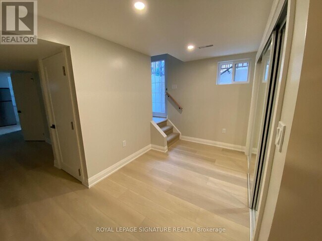 Photo - 3271 Pilcom Crescent