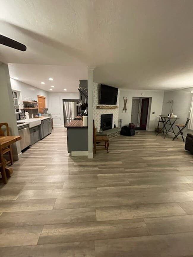 Photo - Large furnished mountaintop cabin with 2 car garage and hot tub