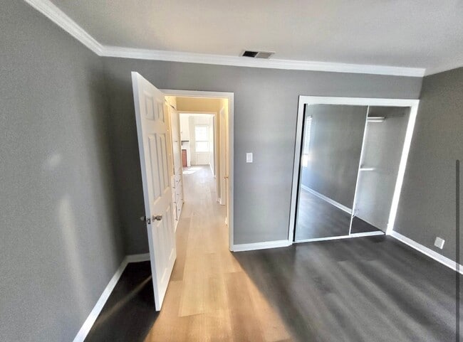 Photo - 1135 E 67th St Unit 2