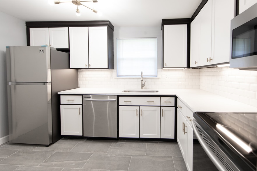FULLY RENOVATED 2BR UNIT!!