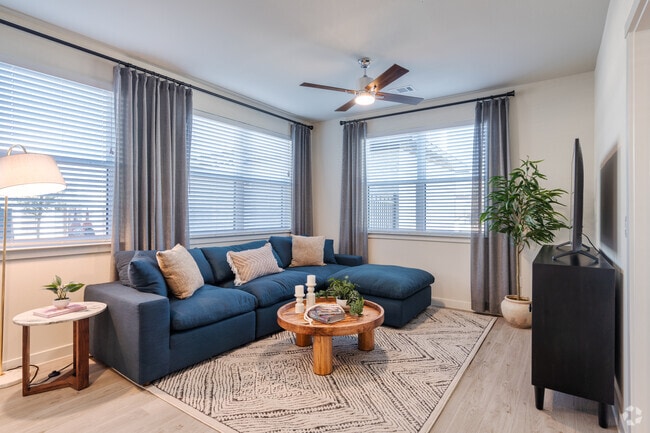 1BR, 1BA - 786SF