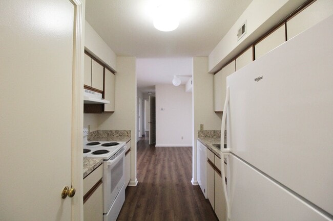 Photo - Madison Manor Condo for Rent! 3 Bedrooms 2 Baths.