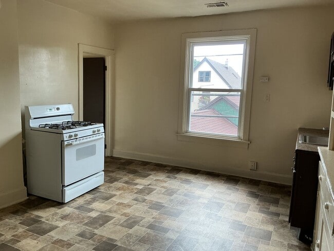 Building Photo - 769-771 W Windlake Ave. Unit 769 Upper Rental