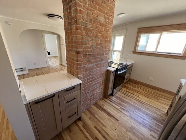 258 Center St Unit Upper