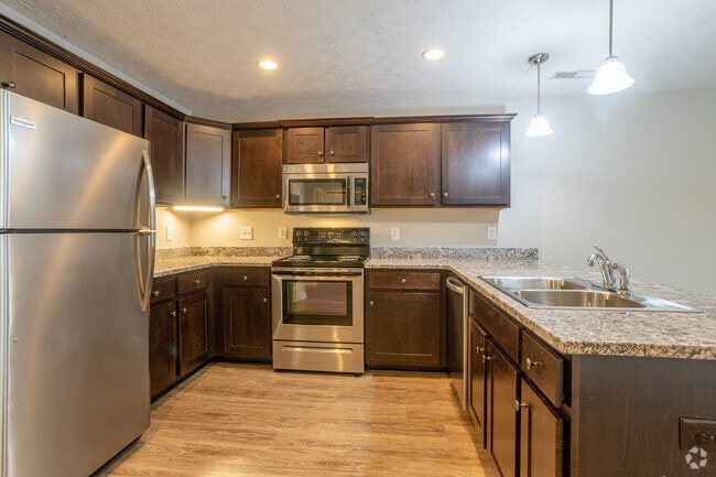 2BR, 1BA - 1,025 SF - Kitchen - Six Mile Lane Apartments