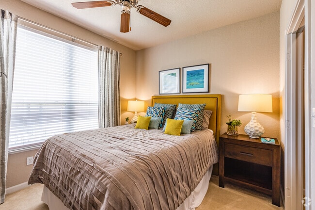2 BR, 2 BA - 970SF