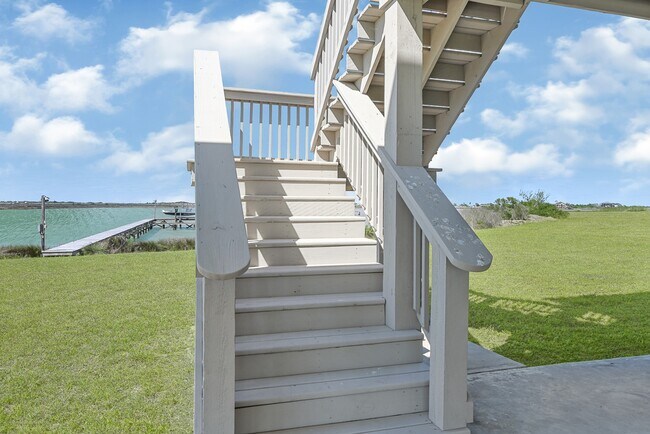 Photo - 747 Waypoint Dr