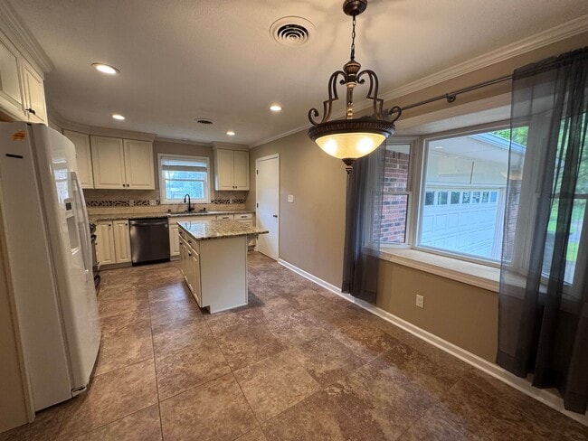 Photo - 3 bedroom 2 bath in Lone Oak
