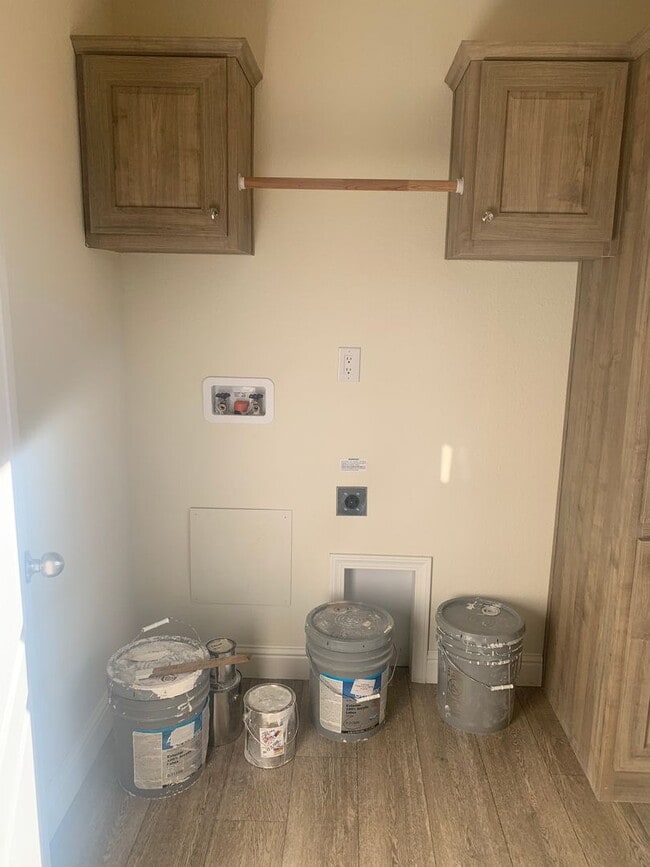 Central Paradise Location Brand Newer3 bed... - Central Paradise Location Brand Newer3 bed... House