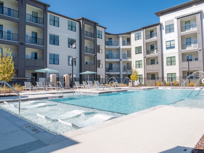 Pool & Outdoor Lounge Area