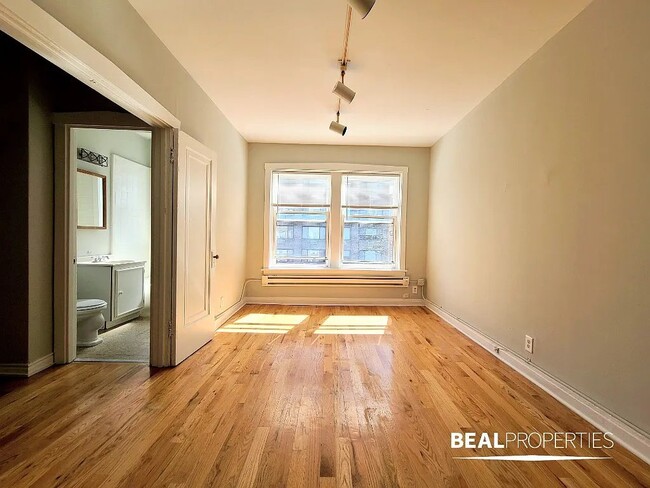 Photo - 511 W Melrose St Unit 414