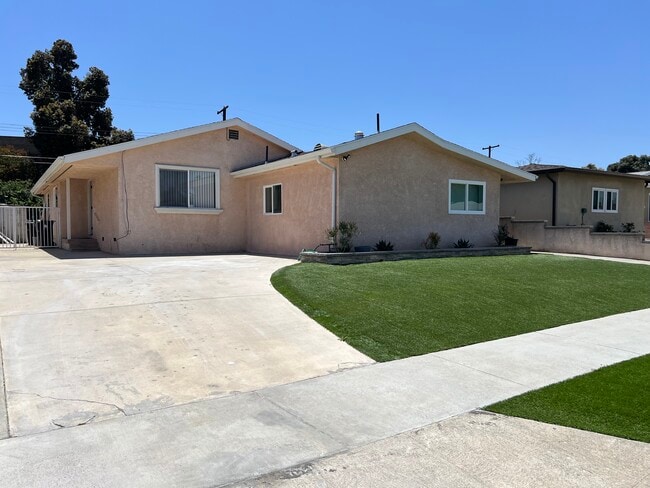 Photo - 1046 W 187th Pl House