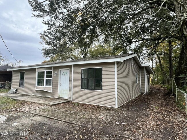 Building Photo - 3406 Campbell St Rental