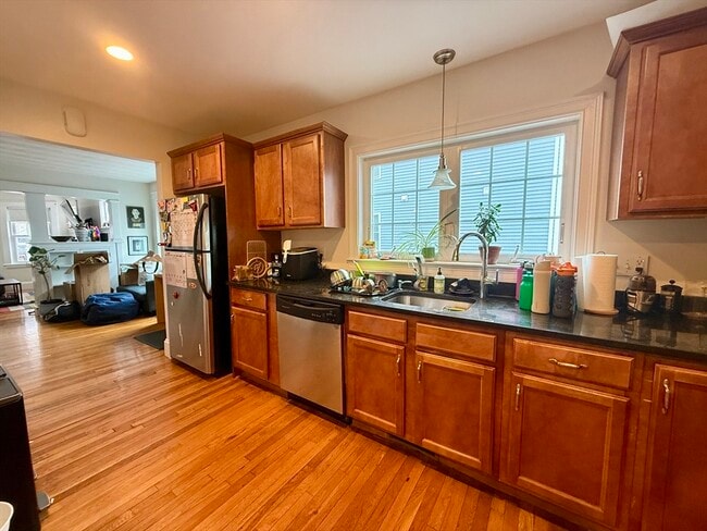 Building Photo - 253 Brown St Unit 1