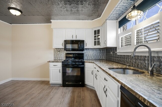 Photo - 180 Wildflower Ln