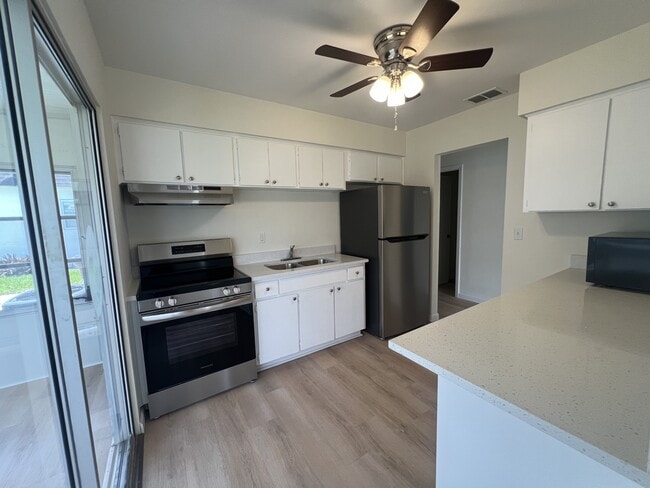 Photo - 16 Tangerine Ct