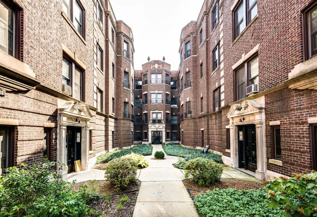 Building Photo - 5331 S Dorchester Ave Unit 2