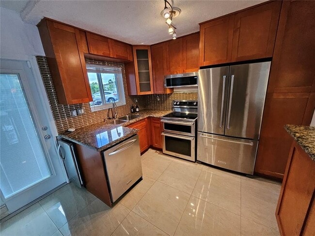 Building Photo - 733 NW 30th Ct Unit 3 Rental