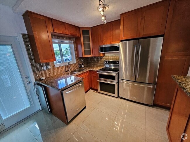 Building Photo - 733 NW 30th Ct Unit 3 Rental