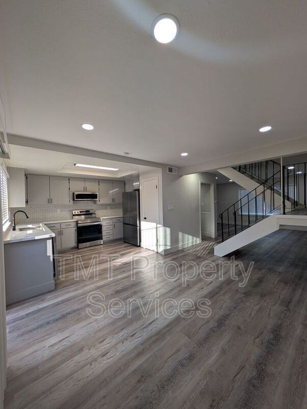 Photo - 4068 Weymouth Ln