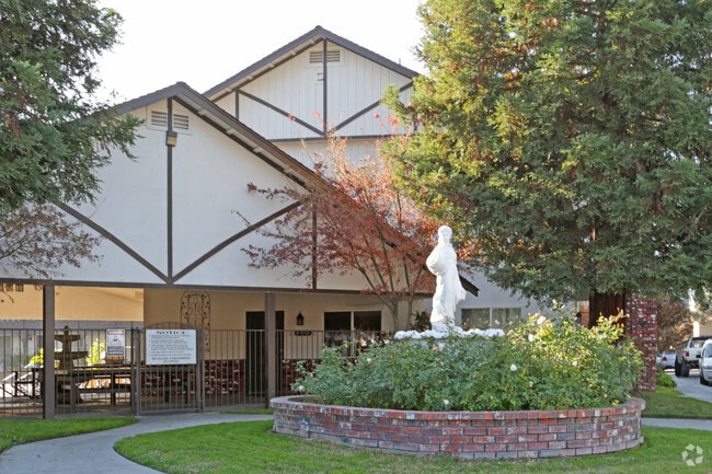 Scottsmen Apartments - Scottsmen Apartments