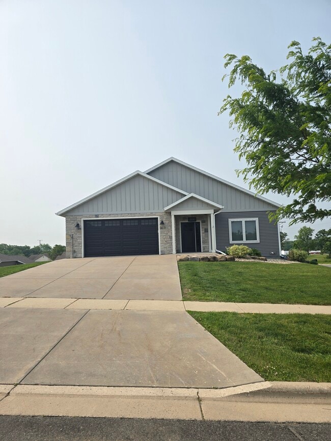Front Drive-Garage - 223 Westmorland Dr Unit 223