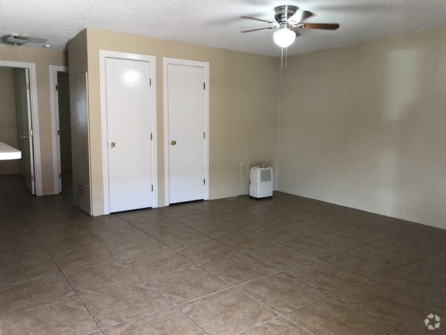 Building Photo - 5505 Avenue L Unit 2 bedroom Rental