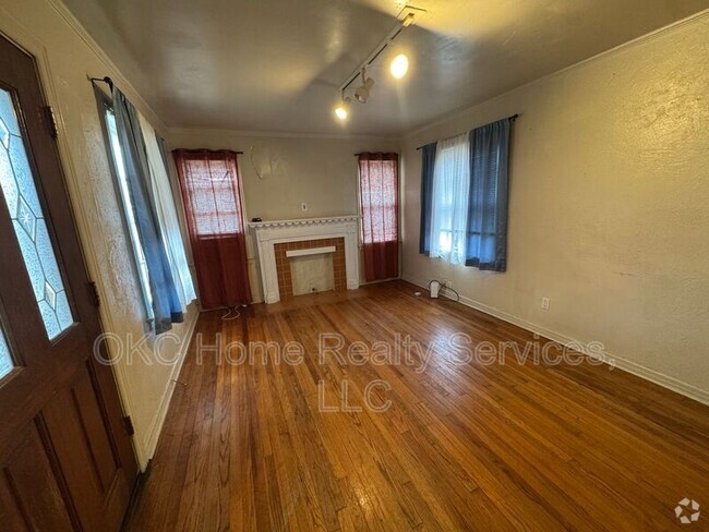 Building Photo - 2713 Normandy St Rental