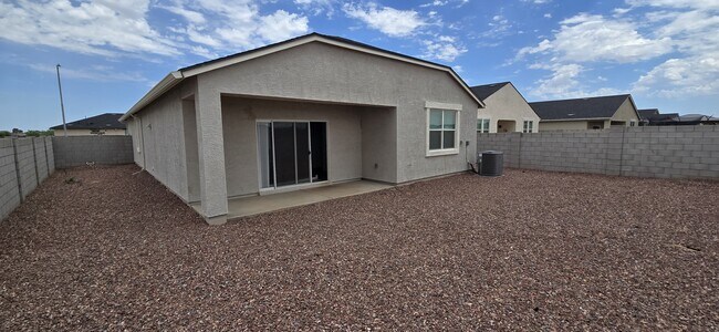 1527 E Lardner Dr