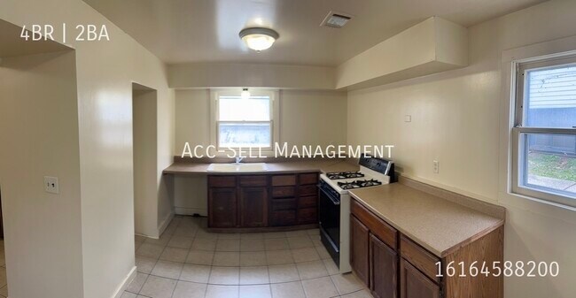 Photo - 530 Hall St SE