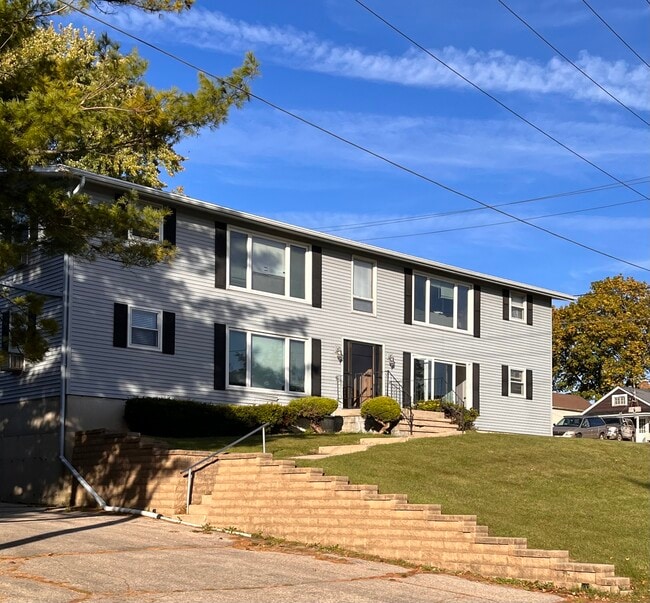 Building Photo - 326 Menomonee St Unit #4