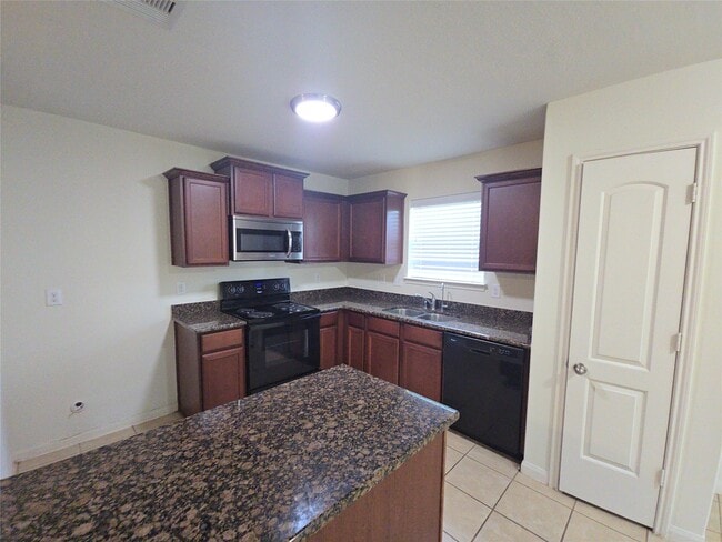 Photo - 2303 Golden Brandy Ln