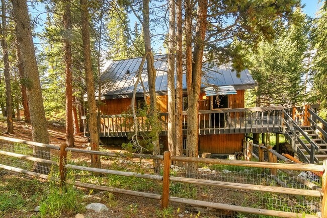 Cabin in the woods! Fenced Yard! Year le... - Cabin in the woods!  Fenced Yard!  Year le... House