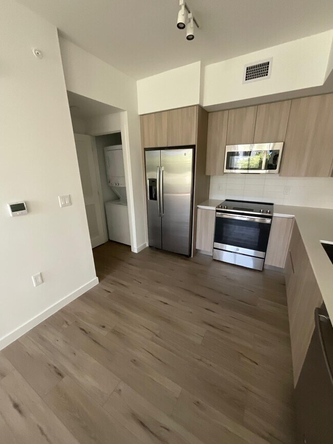 Photo - 655 W 73rd Pl Unidad A2