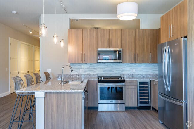 Luxurious, Modern Units