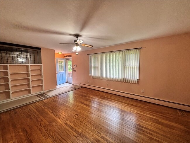 Photo - 446 Moss Hill Rd