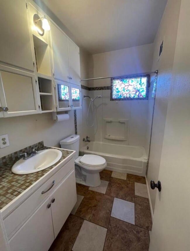 Photo - 2315 48th St