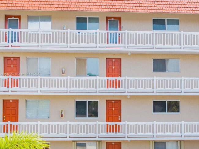 Photo - 3581 Inverrary Dr Unit 308