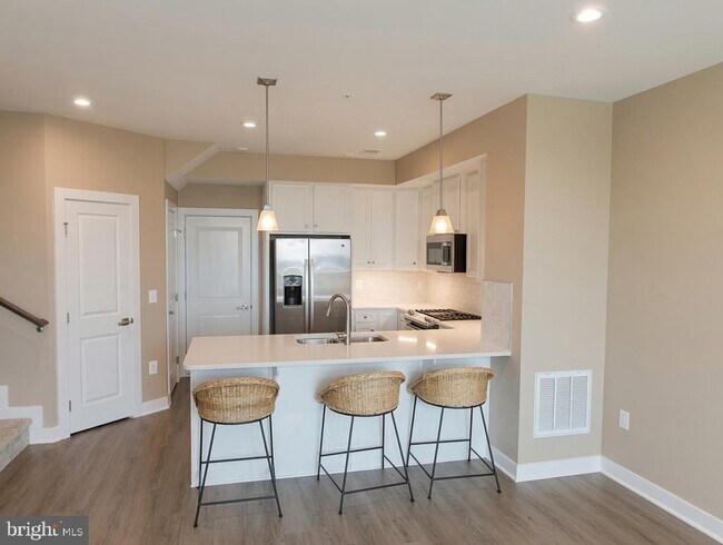 Photo - 1686 Kirkman St