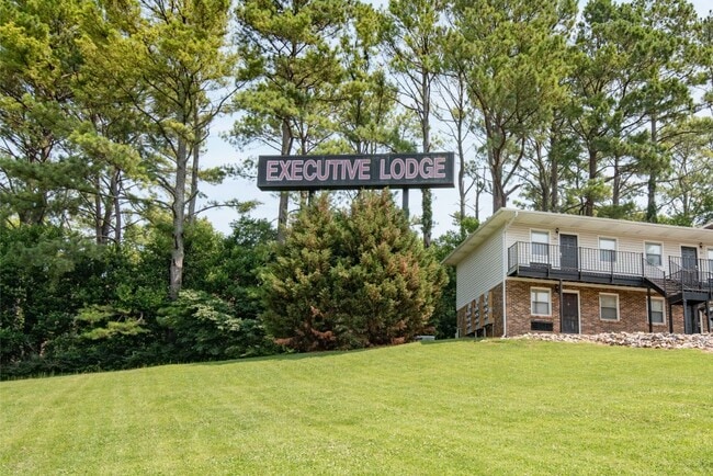 Photo - Executive Lodge