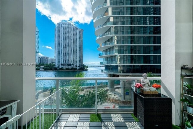 Photo - 300 S Biscayne Blvd Unit L410