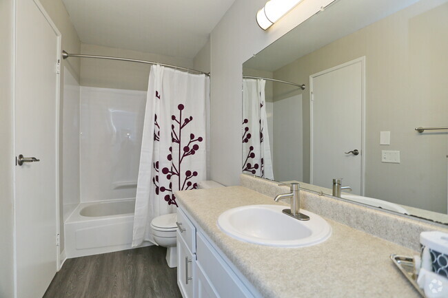 1BR, 1BA - 798 SF