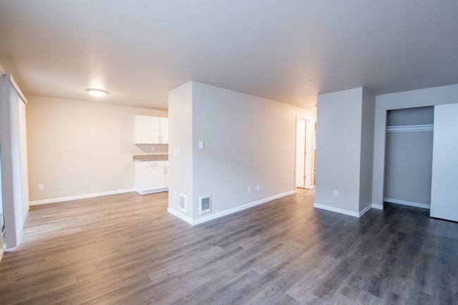 Lindale Apartments
