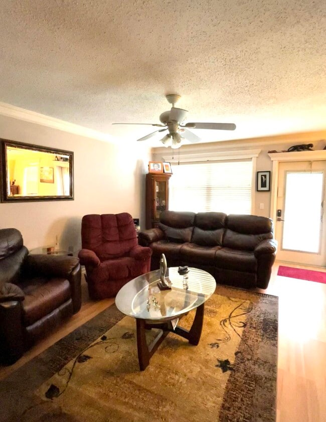 Photo - 570 Durham Cir