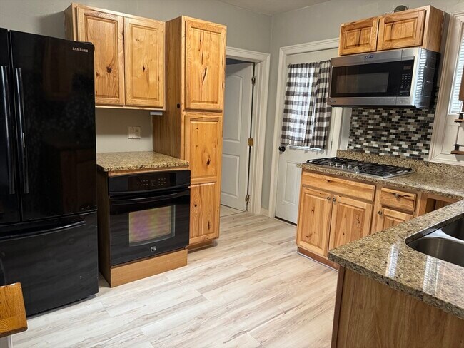 Photo - 409 Moody St Unidad 1