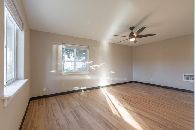 Living Room - 800 S 6th Ave