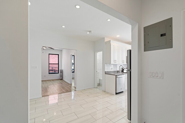 Photo - 2077 Dean St Unit 3